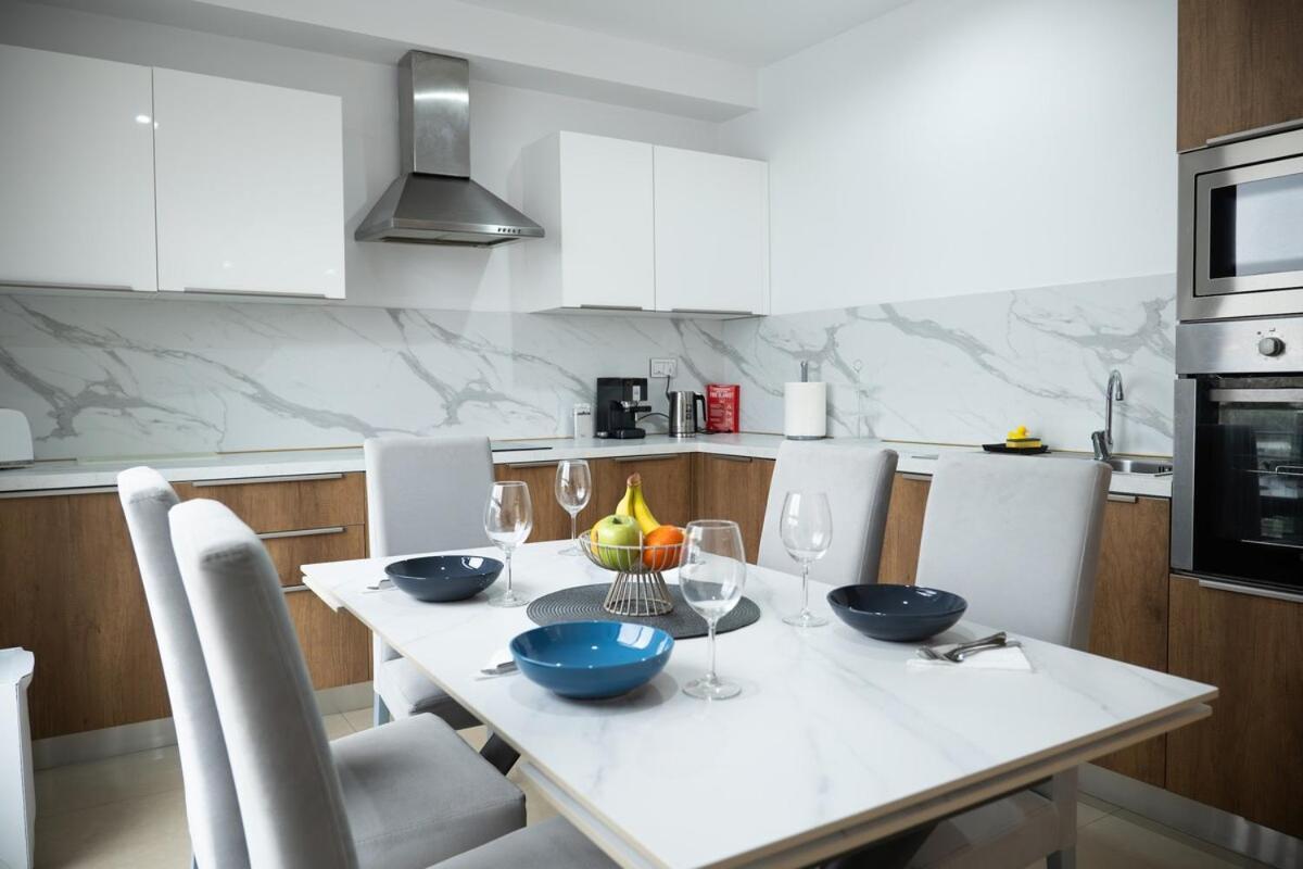 Golden Harbour - 2 Bedrooms, 2 Bathrooms Gzira Bagian luar foto
