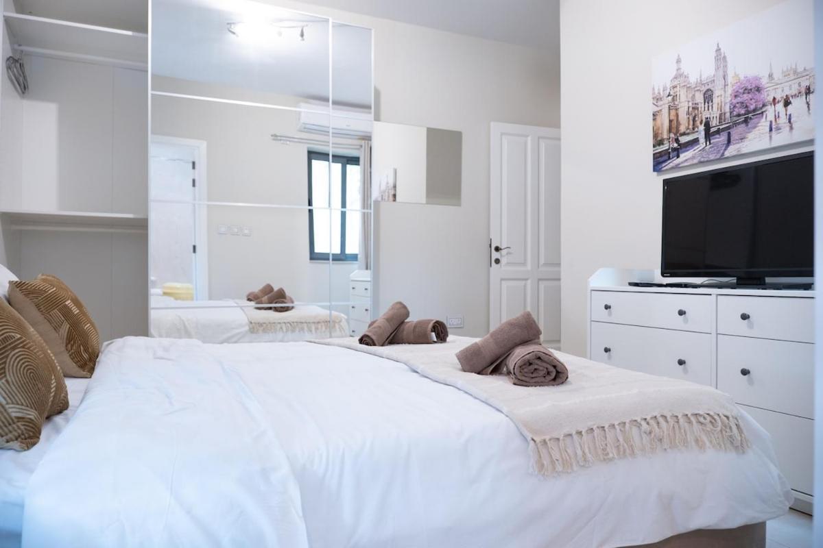 Golden Harbour - 2 Bedrooms, 2 Bathrooms Gzira Bagian luar foto